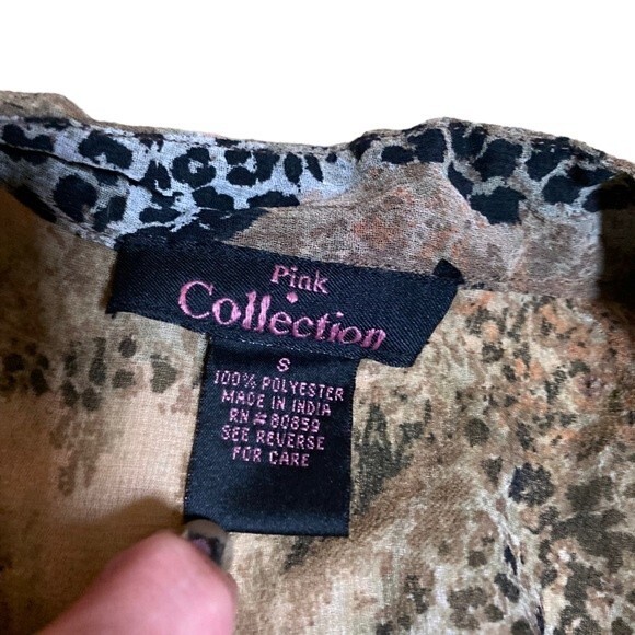 Pink Collection women’s leopard print ruffled blouse with 1/4 butterfly sleeves. - Picture 7 of 8